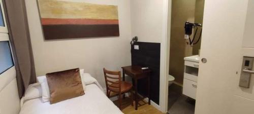 El Born Guest House by Casa Consell - image 11