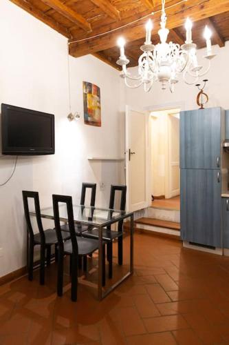 Charming Apartment By Piazza Santo Spirito - image 7