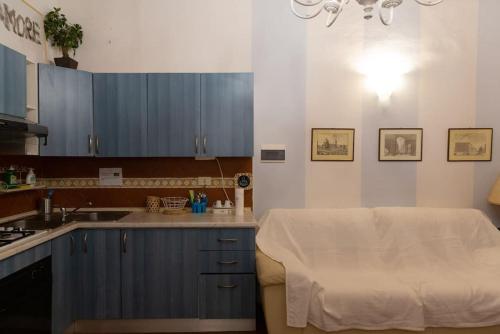 Charming Apartment By Piazza Santo Spirito - image 4