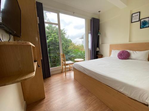 room detail thumbnail 1