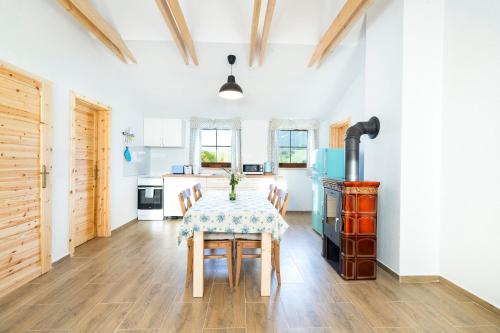 2 bedrooms, 4 beds