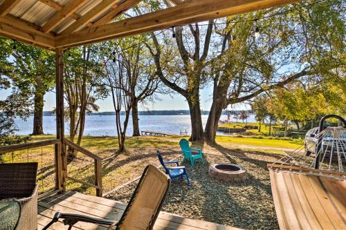 Lovely Toledo Bend Studio with Scenic Views!