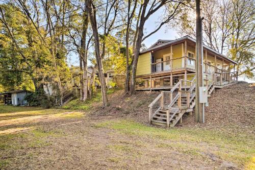 Lovely Toledo Bend Studio with Scenic Views!