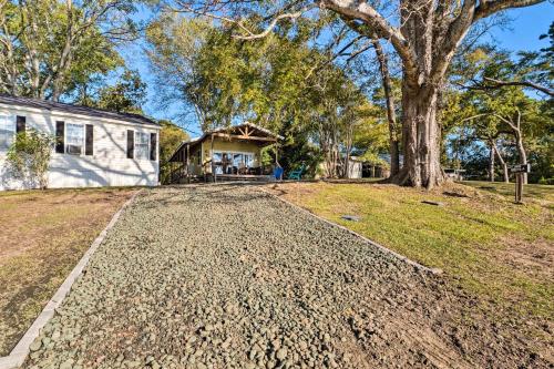 Lovely Toledo Bend Studio with Scenic Views!