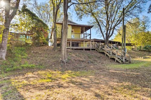 Lovely Toledo Bend Studio with Scenic Views!