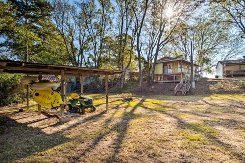 Lovely Toledo Bend Studio with Scenic Views!