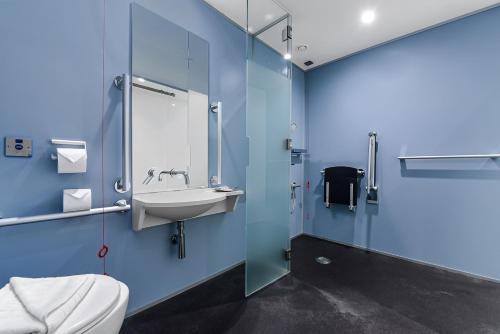 Bathroom, The Z Hotel Holborn in Bloomsbury