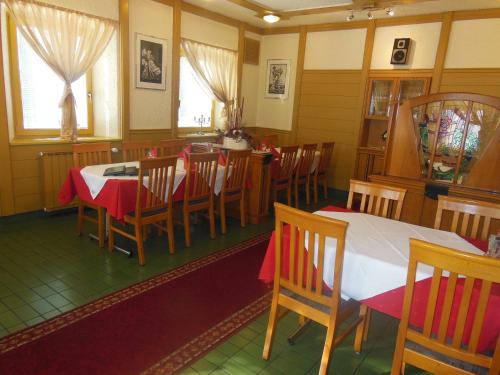 餐飲選擇, 普里貝羅克蘭酒店 (Hotel Pri Belokranjcu) in 新梅斯托
