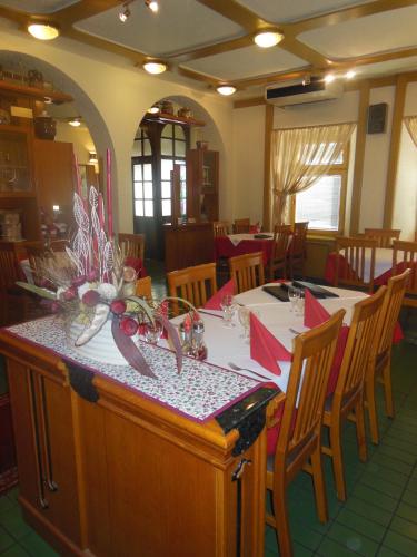 餐廳, 普里貝羅克蘭酒店 (Hotel Pri Belokranjcu) in 新梅斯托