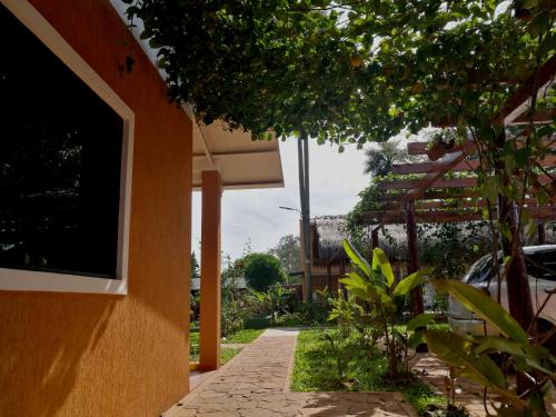 Exterior view, Abenteuer fur die ganze Familie - Großzugiges Haus im ZenGarden Paraguay in San Lorenzo