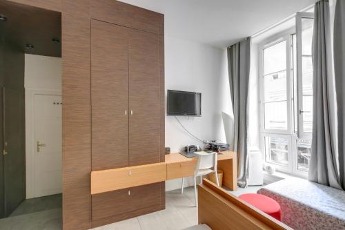 Studio Saint-Sulpice, Saint-Germain-des-Prés, Odéon by Weeko