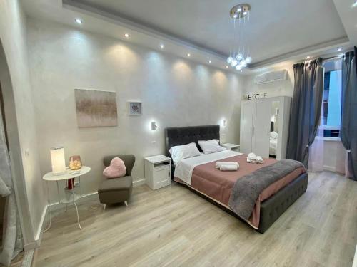 Apartment close to the Coloseum, 2 minutes walk from metro A, Rome