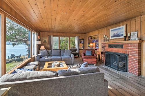 Waterfront Olympia Home with Private Beach and Kayaks! - image 3