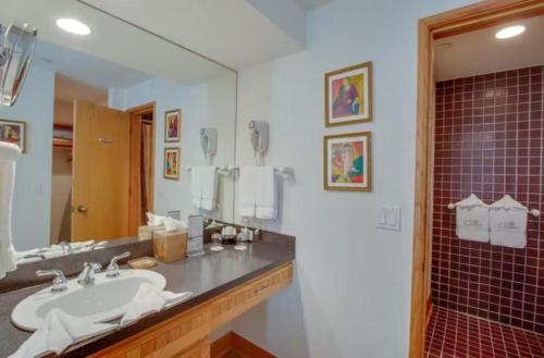 Beaver Creek Village 2 Bedroom Condo at The Charter Hot Tub & Heated Pool - image 7