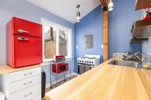 Adorable & Pet Friendly-Close to U and Downtown!