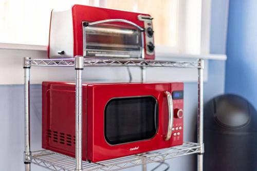 Adorable & Pet Friendly-Close to U and Downtown!