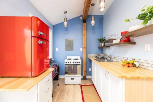 Adorable & Pet Friendly-Close to U and Downtown!