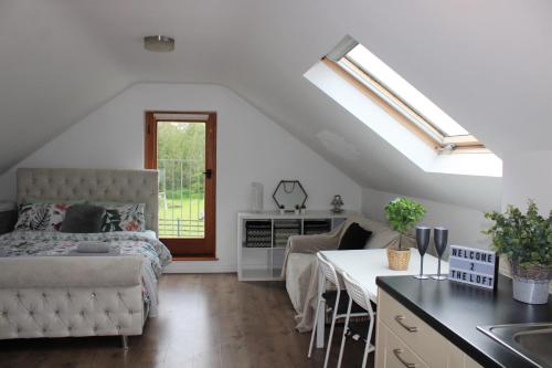 The Loft at Rock Cottage with hot tub in Templepatrick