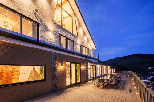11 Bedroom Manor Sleeps 30 - Pool Sauna Hot Tub