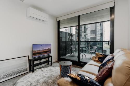 Beautiful 2-Bed Near Shops with Lakeside Views - Apartment - Belconnen