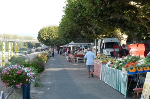 Roulotte jusqu'à 2 personnes Le Temps d une Pause en face du Beaujolais - Climatisation et Borne recharge véhicule électrique