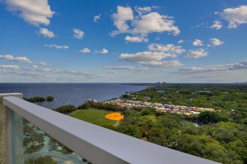 King Room with Bay View and Balcony image 2