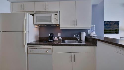 King Suite with Sofa Bed and Balcony - City View room in Arya Hotel & Suites Coconut Grove WorldHotels Distinctive