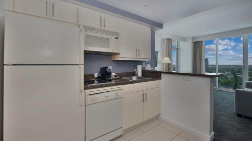 King Suite with Sofa Bed and Balcony - City View image 5