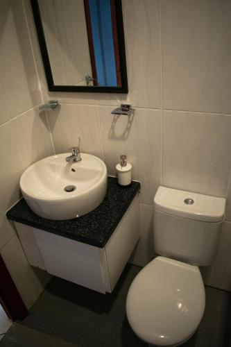 Double Room with Balcony image 2