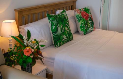 Double Room with Balcony image 4