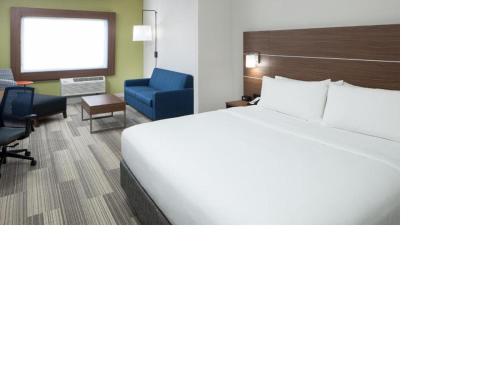 Holiday Inn Express & Suites - Orlando At Seaworld, an IHG Hotel