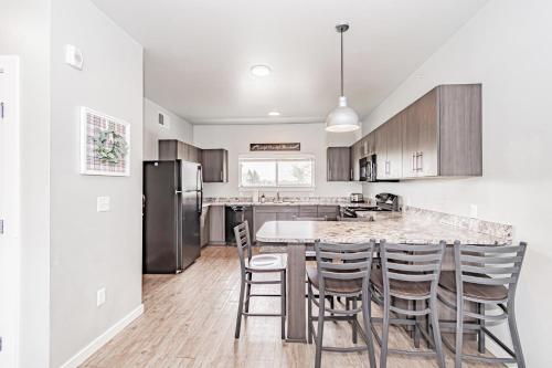 Kitchen, Bringham's Mill Apartments Perfect for Groups Full Kitchen Gym and Free Parking in Rexburg (ID)