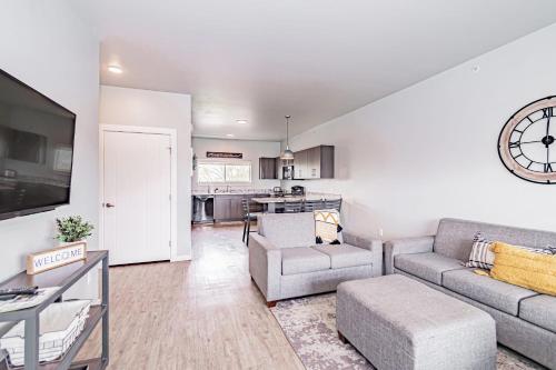. Bringham's Mill Apartments Perfect for Groups Full Kitchen Gym and Free Parking