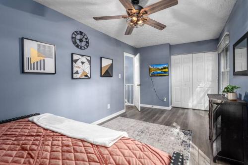 Cozy End Unit Townhouse 1 Mile from Downtown Cary in Cary, USA