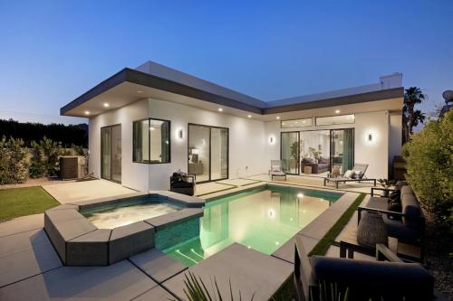 Escape to The Cove - Luxurious 3-Bedroom Villa with Incredible Mountain Views in La Quinta, USA
