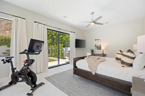 Escape to The Cove - Luxurious 3-Bedroom Villa with Incredible Mountain Views in La Quinta, USA