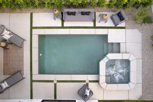 Escape to The Cove - Luxurious 3-Bedroom Villa with Incredible Mountain Views in La Quinta, USA