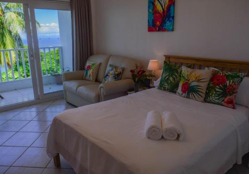 Double Room with Balcony and Sea View image 1