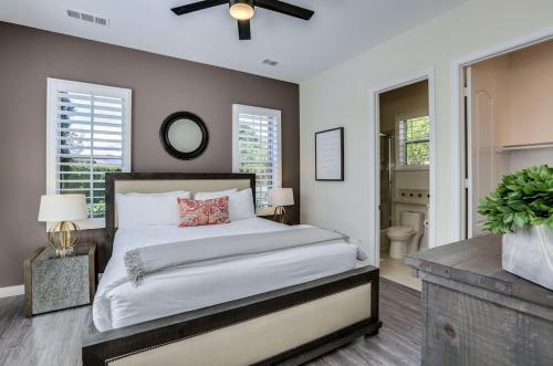 Lawrence Estate - Travel with us, you may be permanently out of office. *Long Term Rental* in Indio, USA