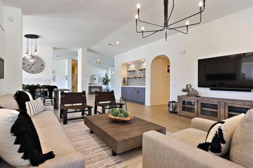Delaware Estate - Expansive Backyard, Pool/Spa, Games, Great for Entertaining! in Palm Desert, USA