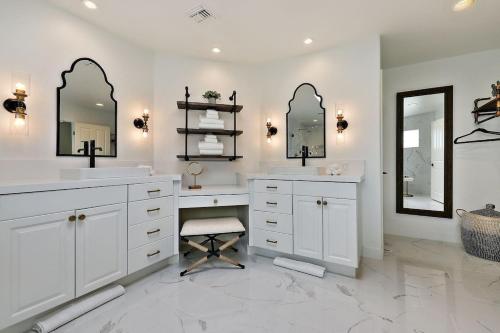 Delaware Estate - Expansive Backyard, Pool/Spa, Games, Great for Entertaining! in Palm Desert, USA