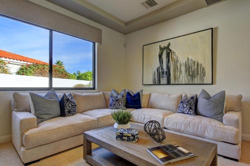 Villa Lago - Luxe Infinity Edge Pool, Mountain & Lake Views #065943 4br in La Quinta, USA