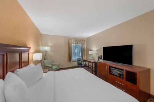 . Best Western Plus Russellville Hotel & Suites