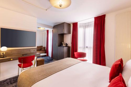 2 twin beds, 1 sofa bed