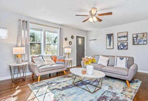 3 Bedroom Home with a Fire Pit and Hot Tub