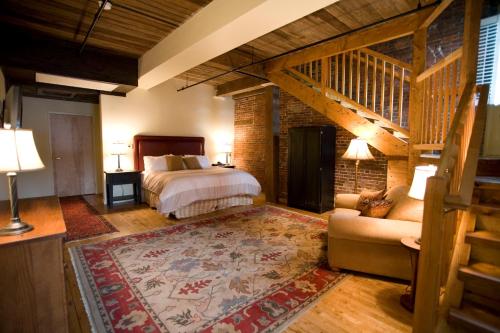 The Common Man Inn & Restaurant