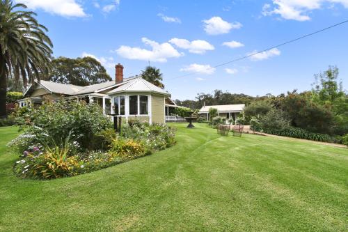 Clovelly Cottage