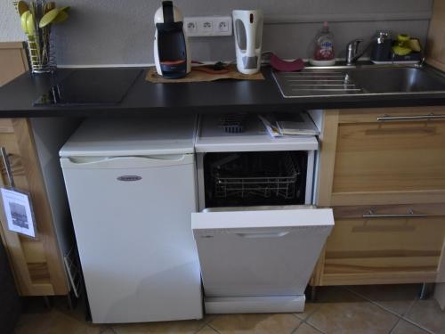 Studio cabine rénové au pied des pistes - 4/5 pers, balcon, forfait ménage - FR-1-689-35 Studio cabine rénové au pied des pistes - 4/5 pers, balcon, forfait ménage - FR-1-689-35