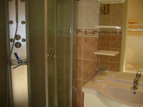 Studio cabine rénové au pied des pistes - 4/5 pers, balcon, forfait ménage - FR-1-689-35 Studio cabine rénové au pied des pistes - 4/5 pers, balcon, forfait ménage - FR-1-689-35