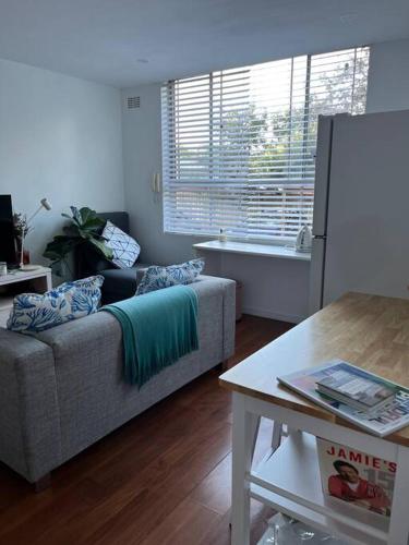 Light filled apartment near transport and beach